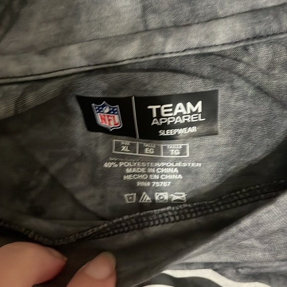 Kansas City Chiefs tie dye T-shirt. Says sleepwear but I’d wear it out.  Unisex - Picture 4 of 5